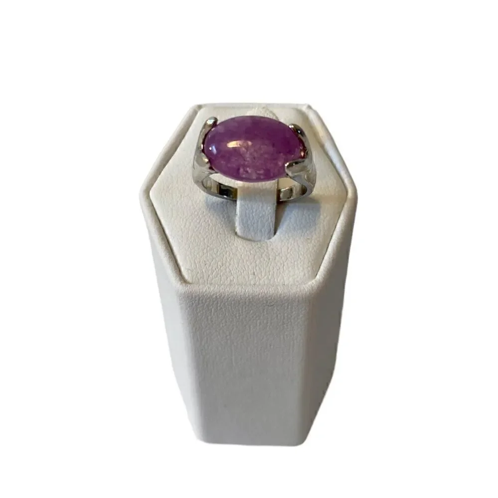 Vintage Light Purple Stone Ring on silver toned band. Size 7.